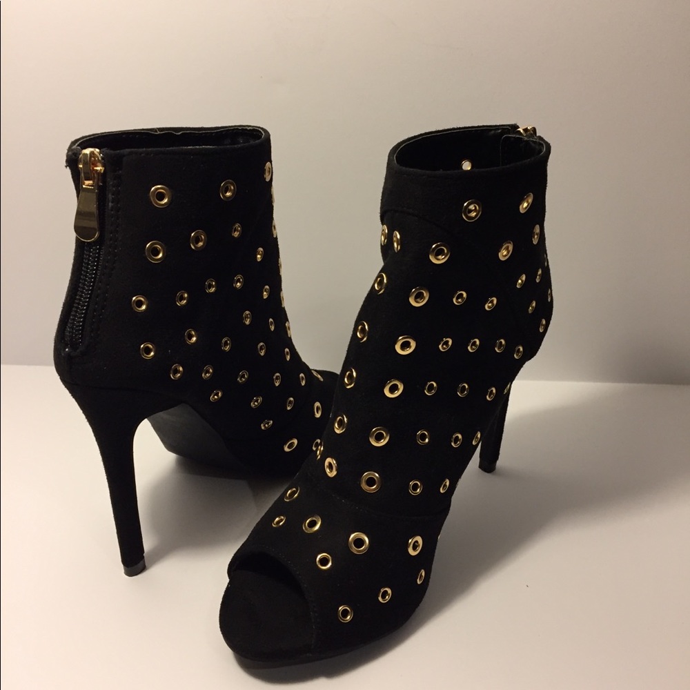 Stoning black heels with gold rings like new